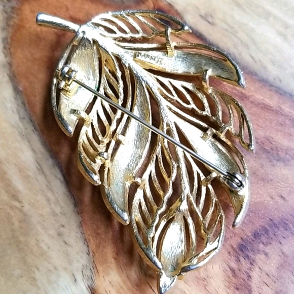 Vintage Signed LISNER Goldtone Leaf Brooch - Picture 10 of 15